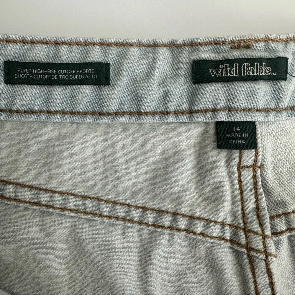 WILD FABLE  Super High Rise Cutoff Light Wash Denim Shorts Raw‎ Hem Size 14 - Picture 5 of 13